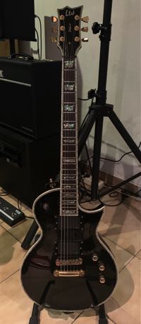 ESP LTD EC 1000 deluxe
…macht ordentlich Dampf, wenn`s mal ein bisschen rockiger sein darf