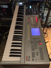 Korg M3-73 Xpended Workstation/Sampler
...das neuste Baby, ist Hauptinstrument, Beatbox + Steuerzentrale des kompletten Midiequipments
